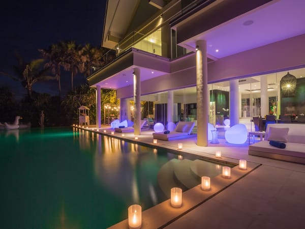 Grand Cliff Front Residence - Pool by night
